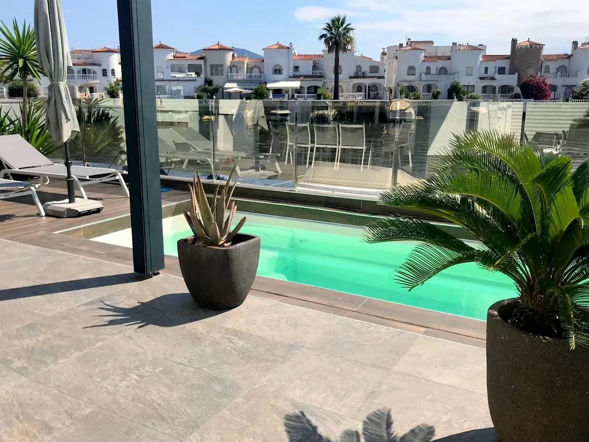 Empurialola - Casa Con Piscina Y Vistas Al Lago En Empuriabrava-138 Villa